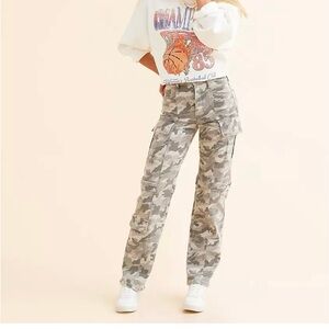 Hidden Ella Cargo Camouflage Cargo Pants. Size 28.